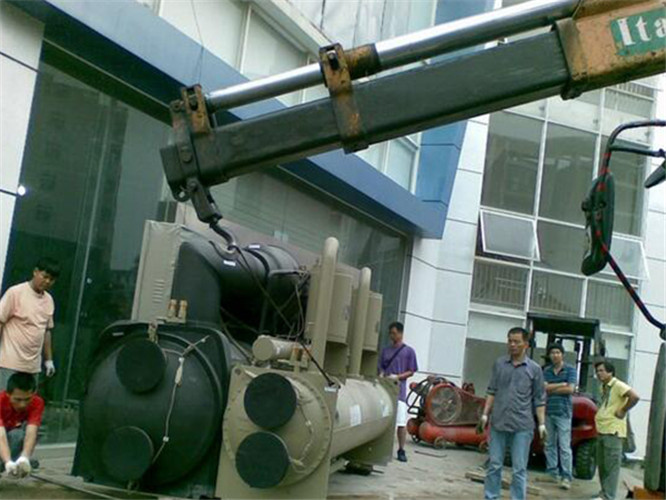 遂溪县随车吊和汽车吊的核心区别是什么？哪种更省钱？